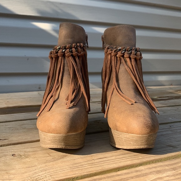 Tan wedge heel booties - Picture 2 of 4